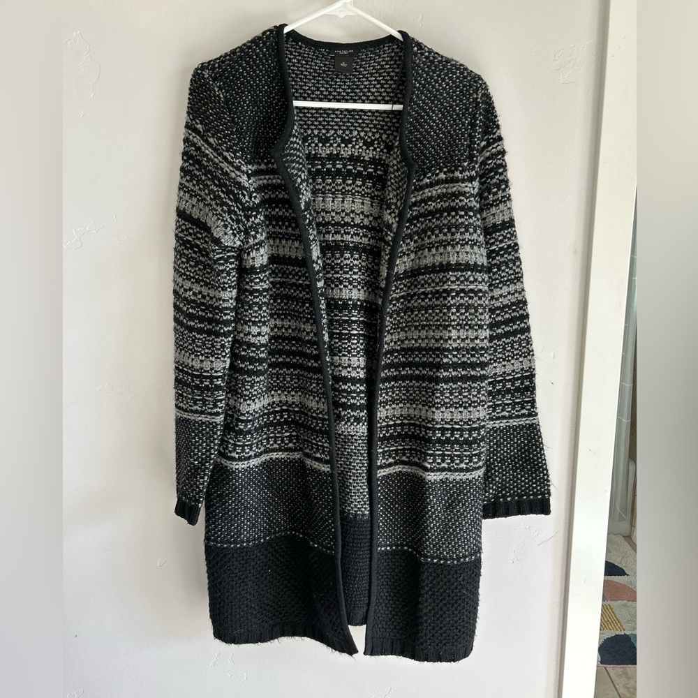 Ann Taylor Black and Gray Patterned Cardigan